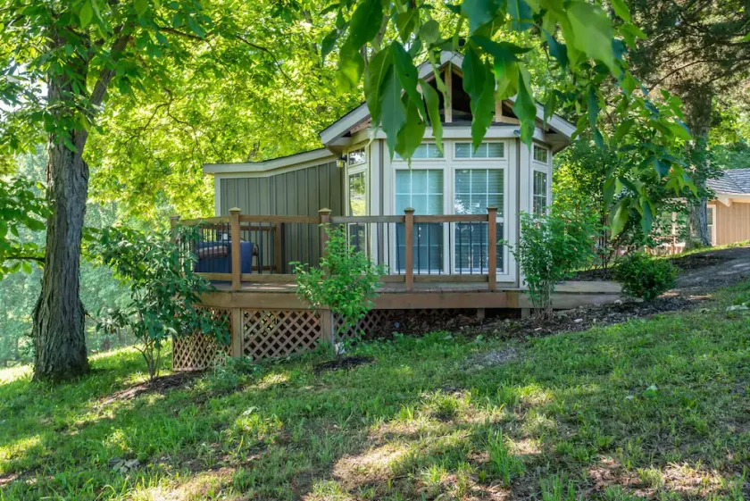 Private and Cozy Cottage with Spectacular Hilltop Views - Seasonal Pool &Hot tub - Image 1