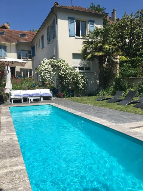 Bright, modern townhouse 20 minutes from central Paris, surrounded by greenery - Image 1