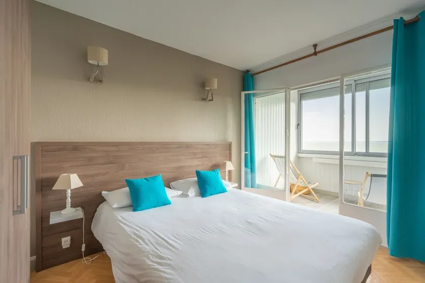 Holiday Apartment \"Mer Beau Rivage\" near Beach with Private Terrace & Wi-Fi - Image 1