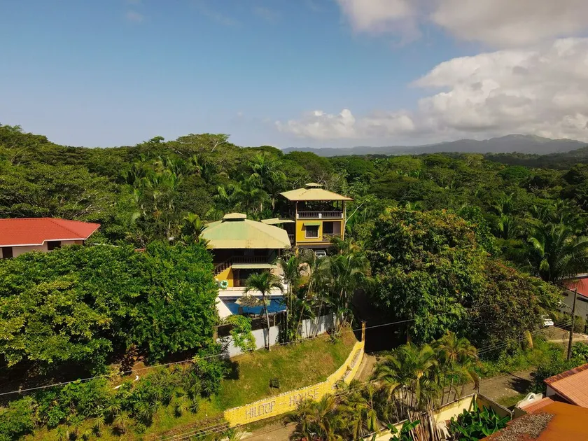 ¡VISTAS DE 360 GRADOS DE LAS MONTAÑAS Y EL OCÉANO! MINUTOS A LA PLAYA !!! - Image 1