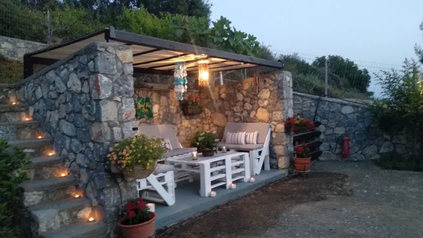 Maison de Dora à Istrios - Image 1
