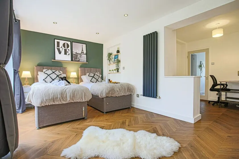 Grace House • City Centre • Driveway Parking • Pool Table • Sky TV • Fast Wifi • Yoko Property - Image 1