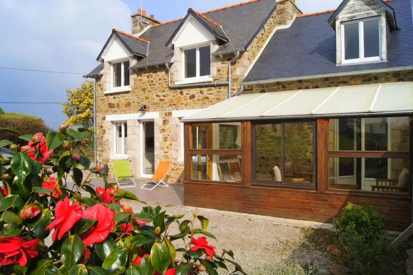 Pretty renovated farmhouse - Image 1