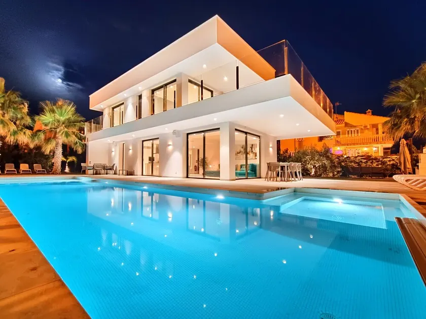 Strandvilla, riesiger privater Pool und Garten - Image 1
