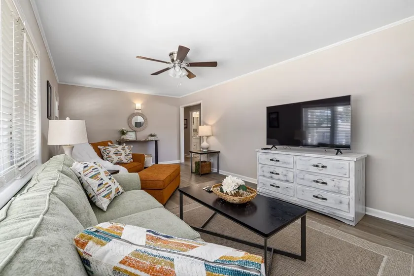 3BR Home in Cargo District Near Riverfront & Greenfield Amphitheatre + Parking - Image 1