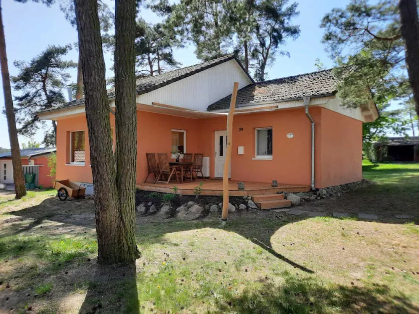 Stylish vacation home on Lake Plau with rowing boat - Image 1