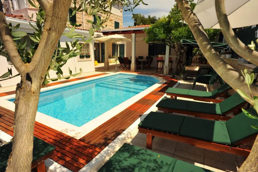 One bedroom apartment with air-conditioning Sutivan, Brač (A-16846-c) - Image 1