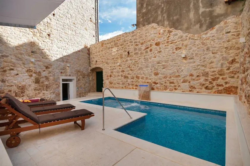 Luxury Villa Old Story with Pool - Image 1