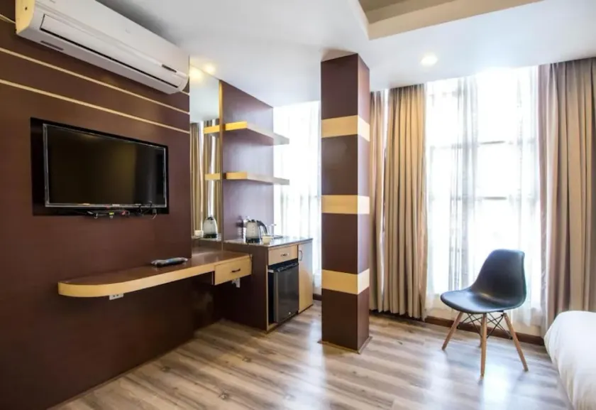 Cosy Stay & Dine - Image 1