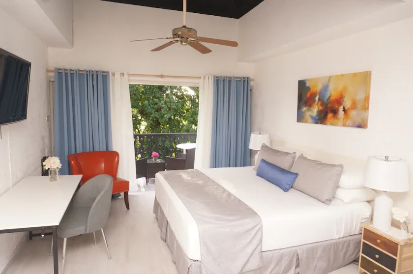 BLUE HAVEN 1- STUDIO CONDO near BEACHES W/POOL - Image 1