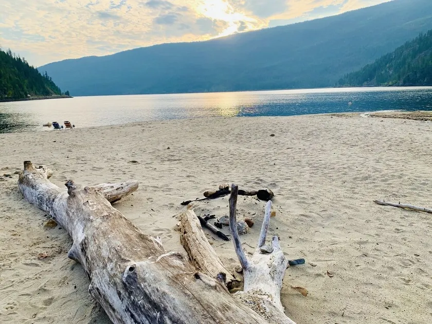 Family beach home on Mara Lake - Image 1