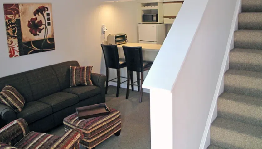 Lofts for weekly rentals! 2 miles from historic downtown. - Image 1