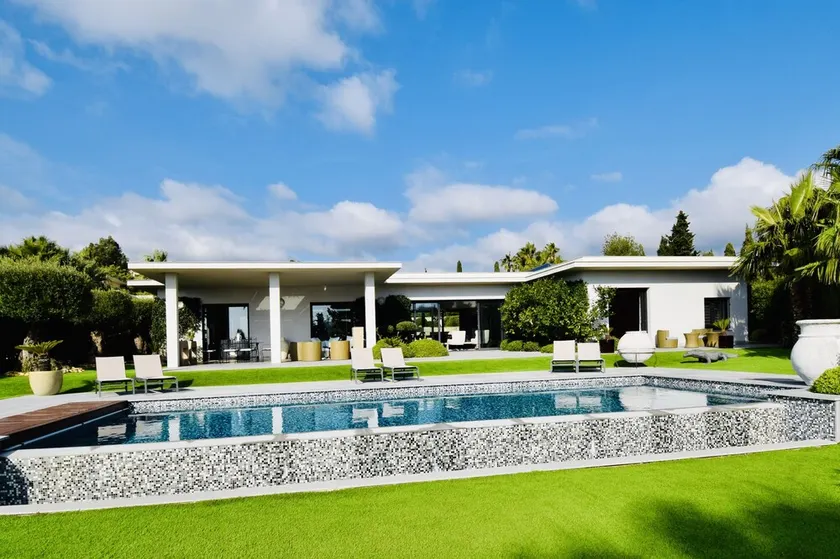 Villa BAHAMAS, facing St Tropez, beaches 100 m'away - Image 1