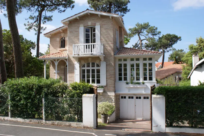 Pyla, a unique and superb house, 262 feet from beach, 656 feet from all shopping - Image 1