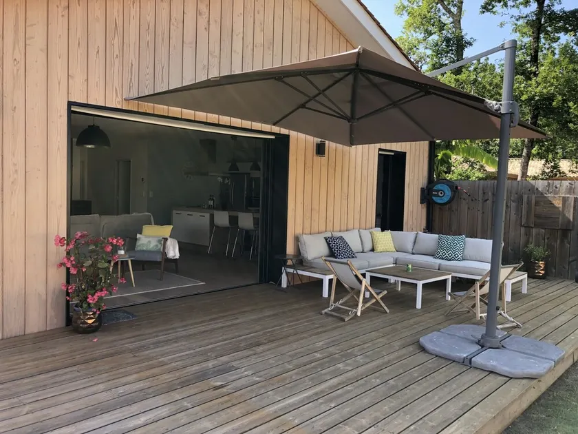 300 metri dalla spiaggia del Lac! Stupenda casa nuova, rivestimento in legno. - Image 1