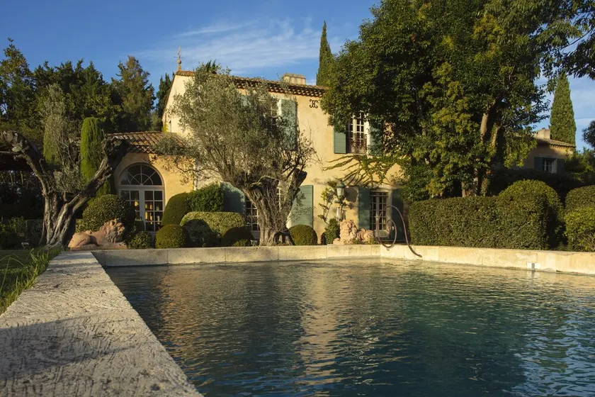 Prestigiosa finca en la Provenza en una hermosa granja de caballos con piscina - Image 1