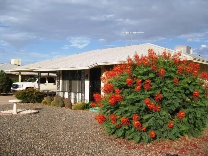 SUNseekers Getaway  2BR/1BA for 2-4 guests. Close to golf and rec centers - Image 1