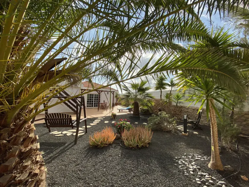 Casa Aura, Wohlfühloase, 102qm Ferienhaus mit Palmen, Terrassen und Garten - Image 1