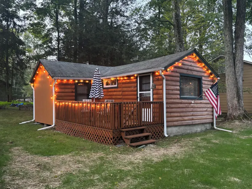Rustic & cozy 2BR in Smallwood – dog friendly, near lake, hiking & Woodstock - Image 1