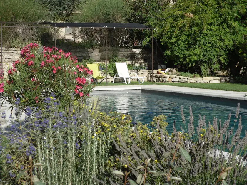 In the heart of Grand Luberon, independent gite, beautiful swimming pool, calm - Image 1
