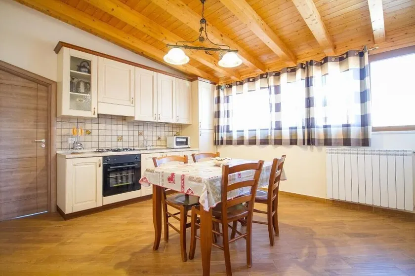Appartamento Luxury con 2 Camere da Letto Vista Mare - Image 1