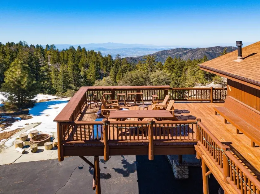 Hilltop Log Cabin On 4.5 Acres. Panoramic Views, Clean and Pet Friendly - Image 1