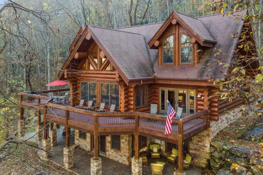 Big Rock Lodge - Mr. Lake Lure Vacation Rentals - Image 1