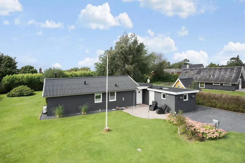 Holiday House Close To The Beach - Image 1