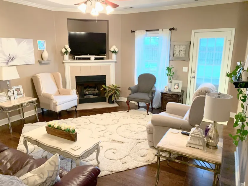 Tuscaloosa Clean, Safe & Stylish House, wenige Minuten von der UA und der Innenstadt - Image 1