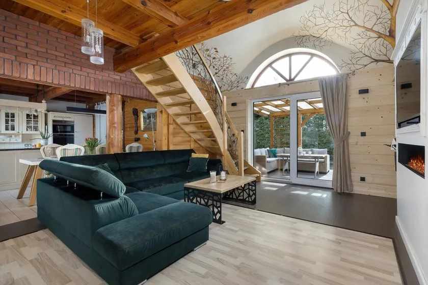 Large, comfortable holiday villa with a garden - Image 1