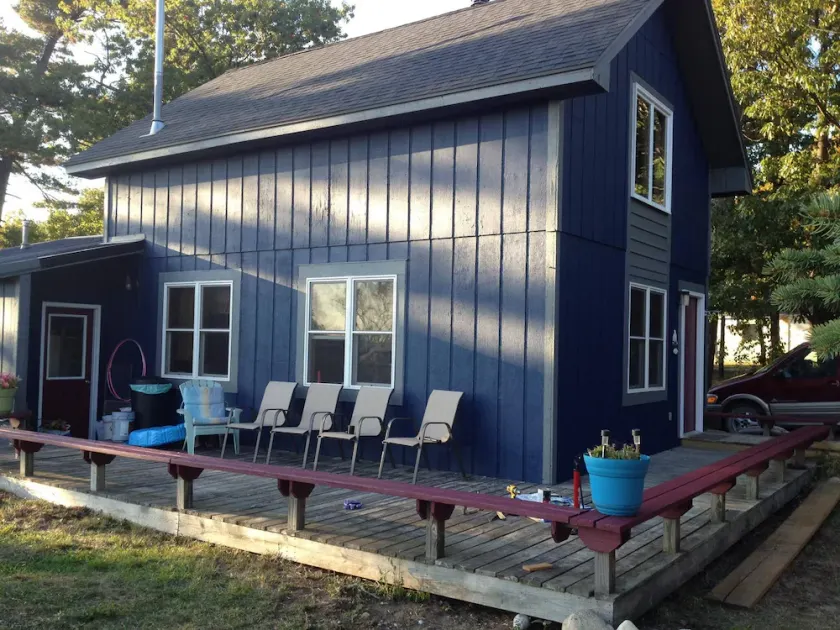 Das Freesoil Blue House ist eine günstige Lage in Beaver Island - Image 1