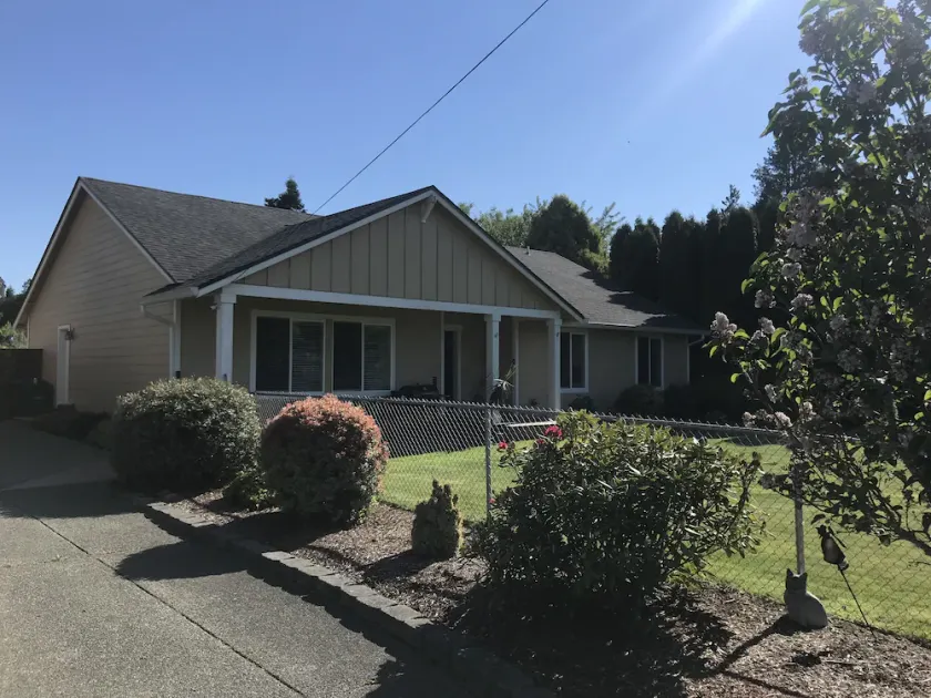 Beautiful 3 bed 2 bath house 2mi from ferry to downtown Seattle - Image 1