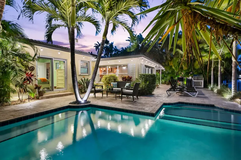 Charmante maison de style FLORIDAN avec toutes les commodités modernes sur Waterway! - Image 1