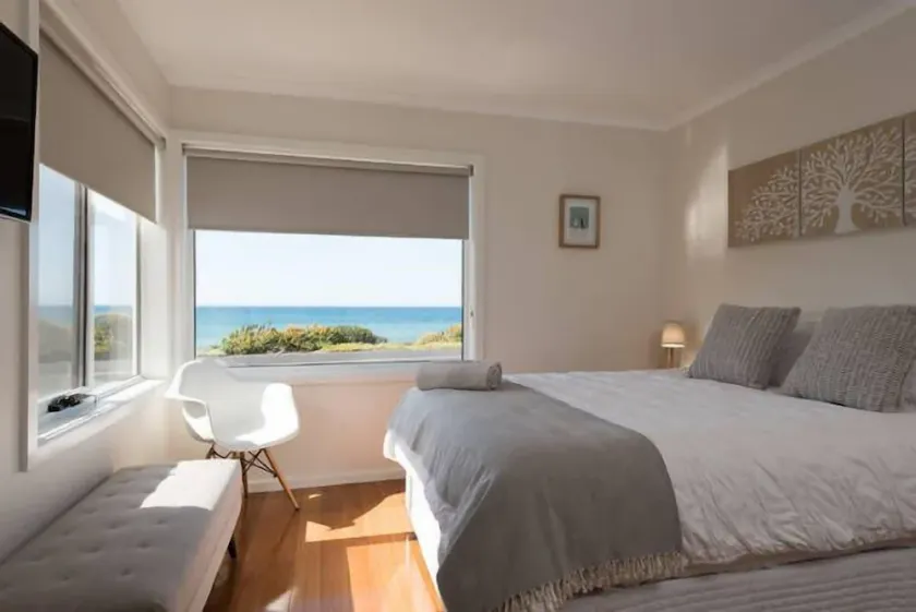 Penguin Beach House - seaside getaway - Image 1