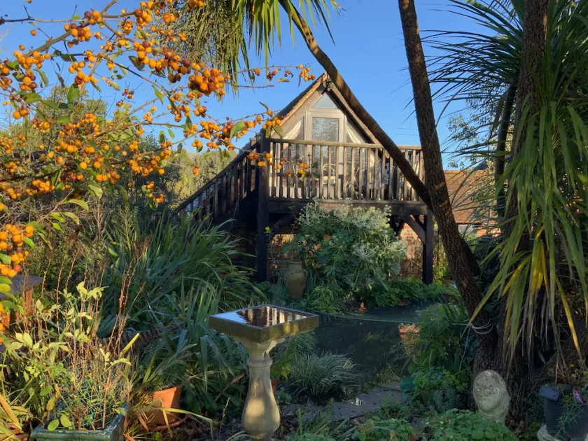 Cottage attached to 400 year old listed Farmhouse - Image 1
