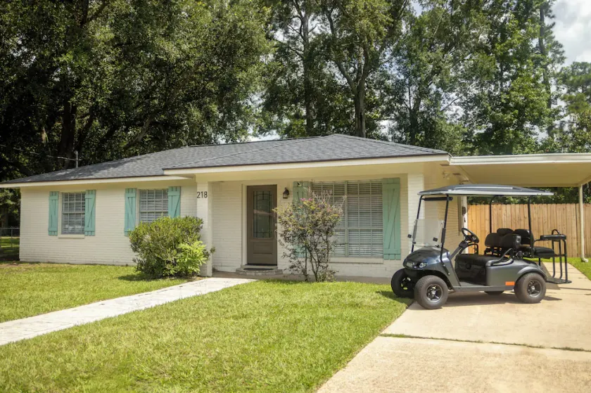 3/bd 2 /ba w/GOLF CART! Only 1 mile to beach & near Downtown OS - Beachy Breeze - Image 1
