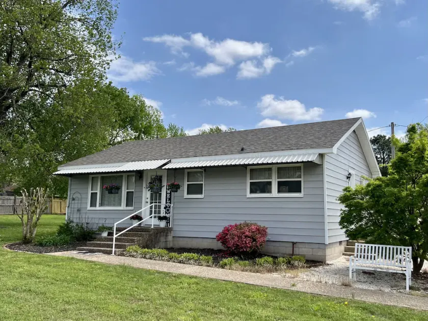 “House In The Grove” Private, comfortable, squeaky clean! - Image 1