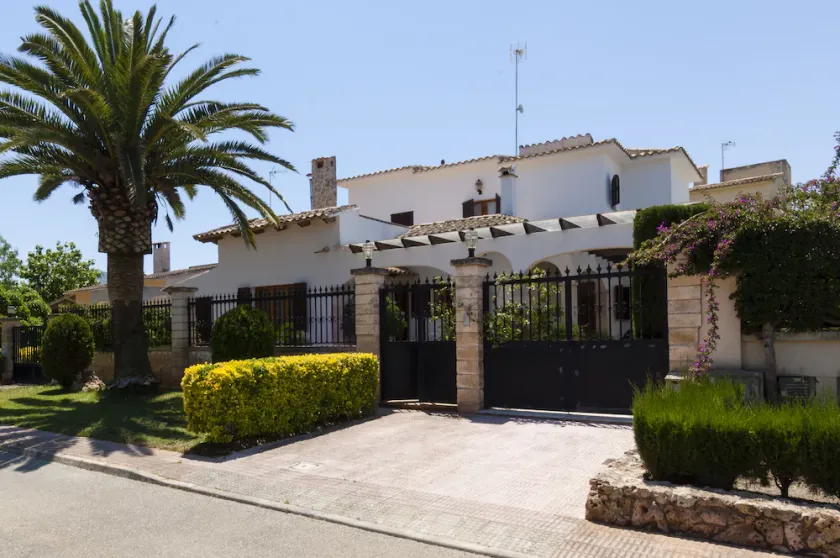 Villa med privat pool, terrasser, chill out og 50 meter fra havet - Image 1