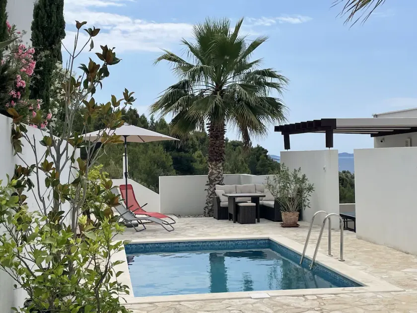 1 or 2 apts (4/8 people) next to each other beach, pool, fantastic Kornati views - Image 1
