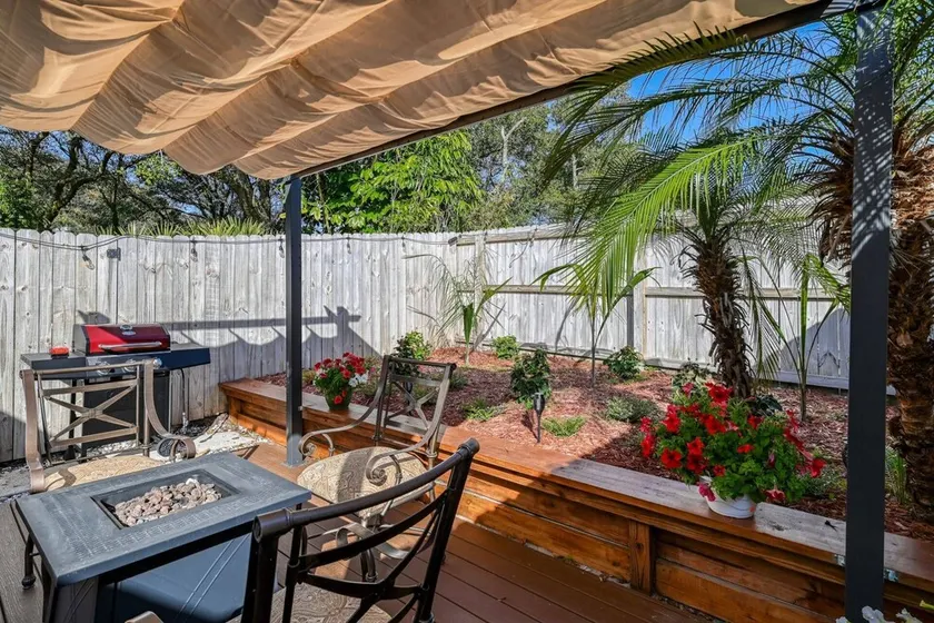 Private Garden, Hot Tub, Fire Pit, Walk to Beach, Minutes to Historic Downtown, $300 in Free Tickets - Image 1