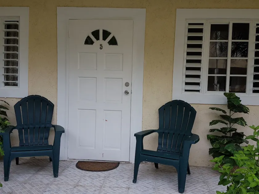 Beautiful-European styled apartment!-self-contained apartment  in Runaway Bay - Image 1