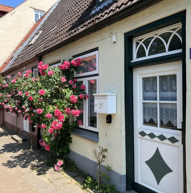 Beautiful vacation home directly on the canal - Image 1