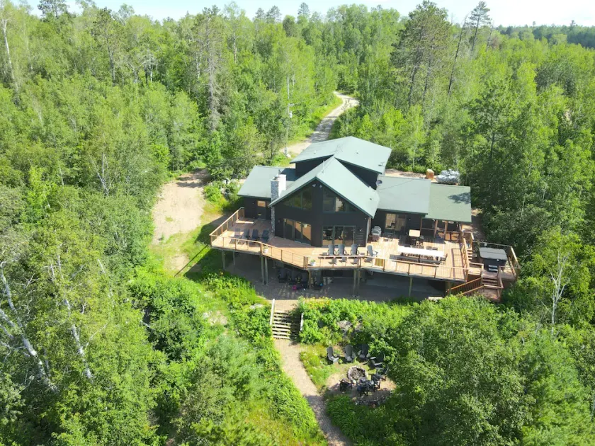 Renovierte abgelegene 7-Schlafzimmer Lodge im Herzen von Black Bay am Lake Vermilion - Image 1