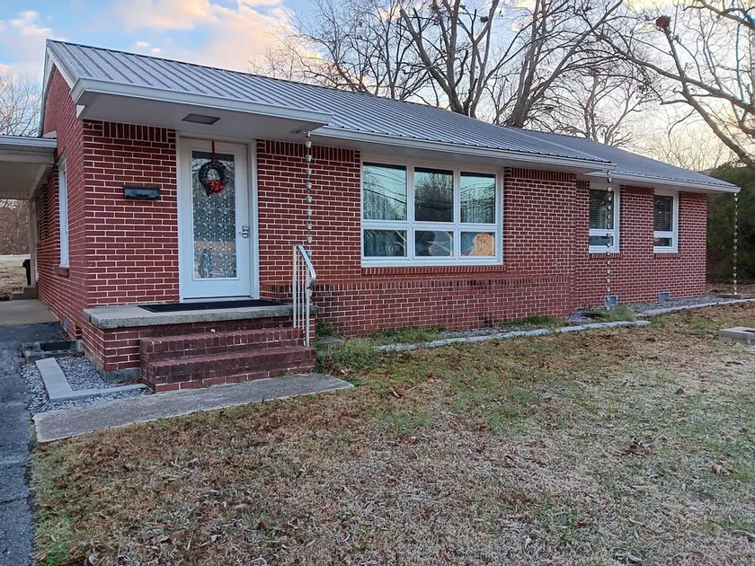 Family Friendly Fully Renovated Quiet House  - Image 1
