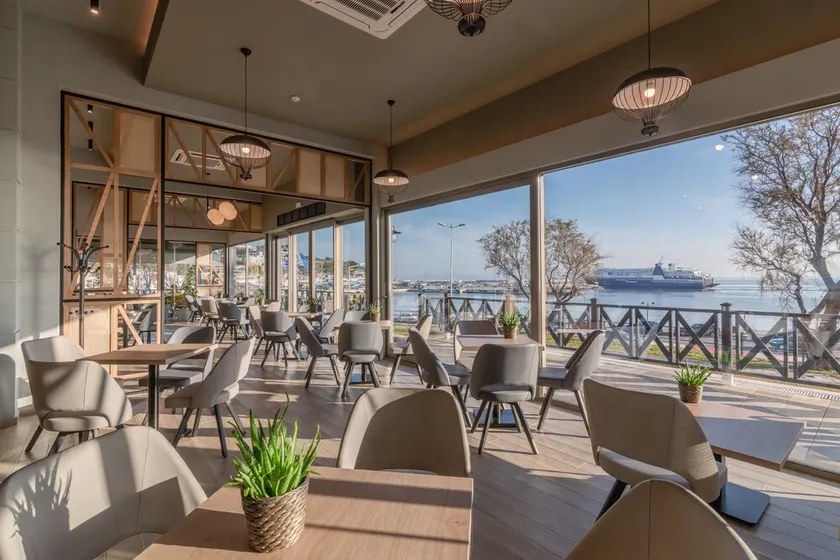 Hotel Avra by Smile hotels - Free Airport Shuttle - Image 1