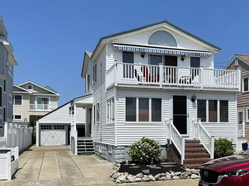 Immaculate Oceanside Cottage, 3/4 BR Seven Houses From Beach - Image 1