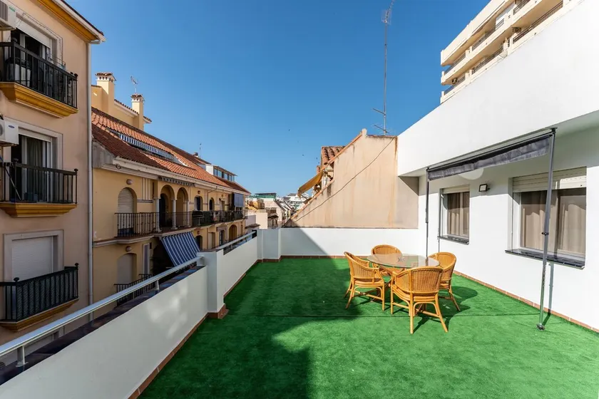 Holiday Home 'Capitán' with Private Terrace, Balcony & Wi-Fi - Image 1