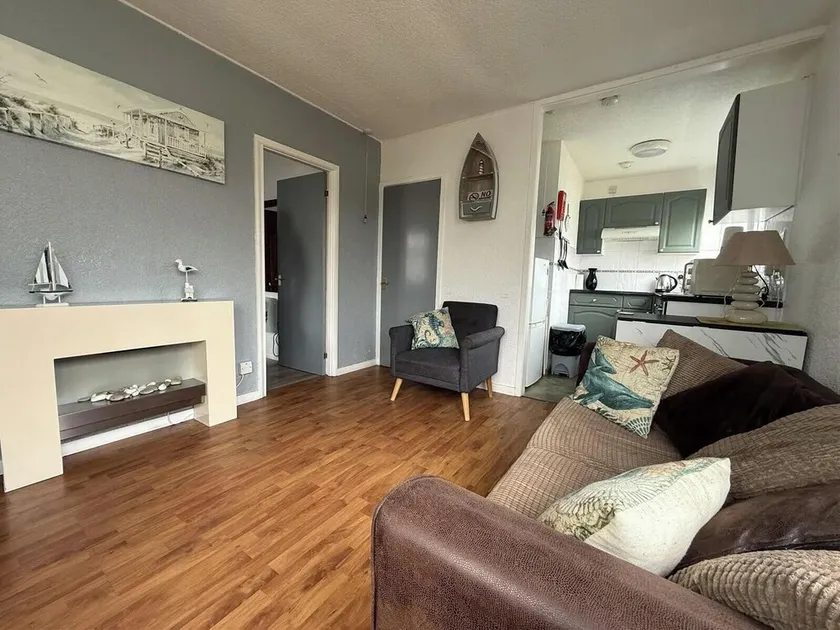 Homely 2-Bed Chalet in Bridlington - Free WiFi - Image 1