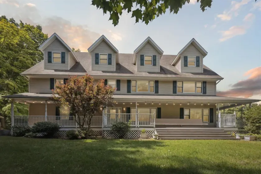 Peaceful Graduation Gathering Place, Spring Break Fun! 12 bedrooms and 7 baths. - Image 1
