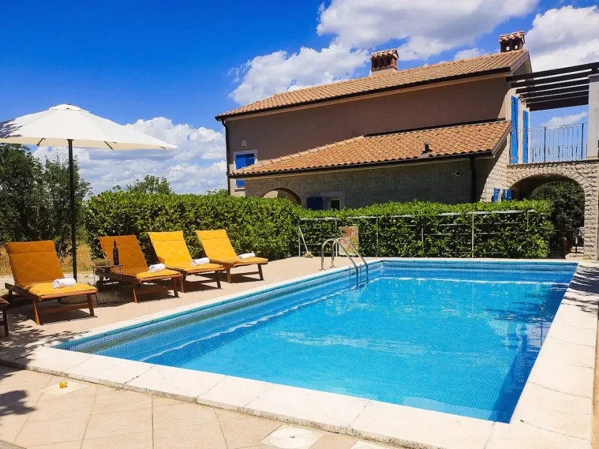 Luxury villa with pool in a small Istrian village near the sea - Image 1